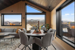 Arctic Seasons Villa Panorama ! Experience Luxury & Incredible Views at the Top of Tromsø